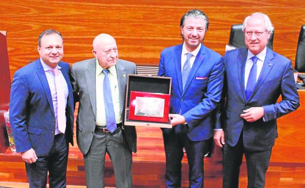 Homenaje a Tomás Guillén