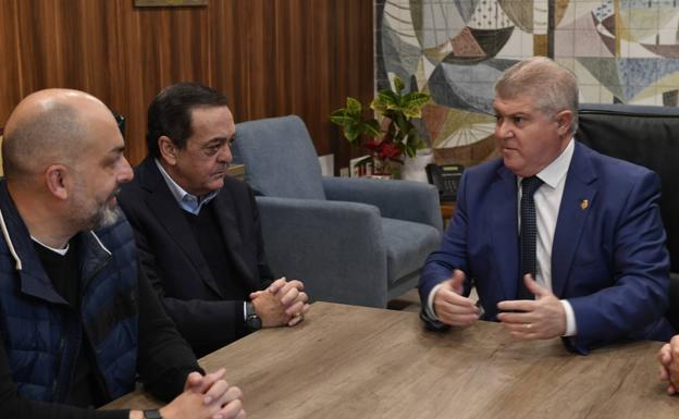 Vélez avisa a García-Page de que no podrá erigirse en «portavoz del Ministerio»