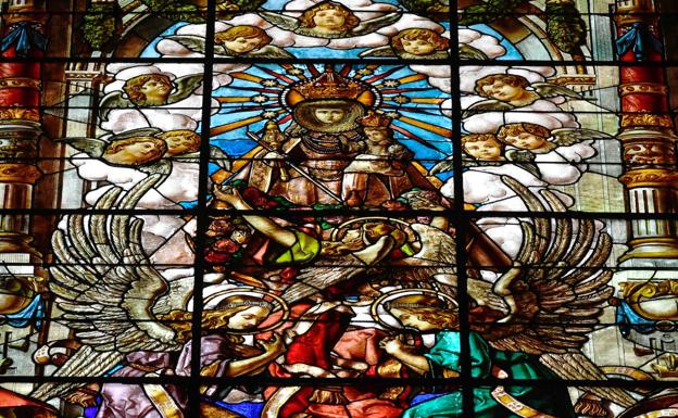 El proyecto de restauración de la fachada dará luz a las vidrieras centrales de la Catedral de Murcia