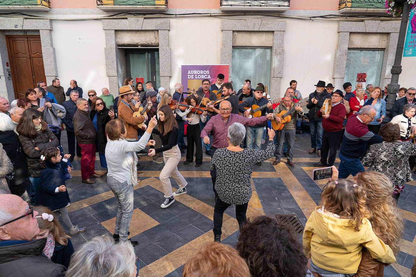 Platillos y laúdes en la Corredera de Lorca