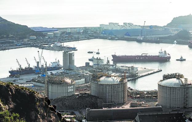 El puerto de Cartagena se consolida como líder nacional en tráfico de graneles y de importaciones