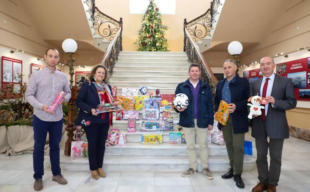 La Autoridad Portuaria donará 800 juguetes a la campaña solidaria del Ayuntamiento de Cartagena