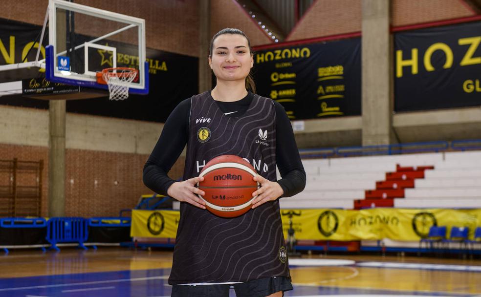 Alejandra Sánchez, una carrera de vértigo ante la canasta