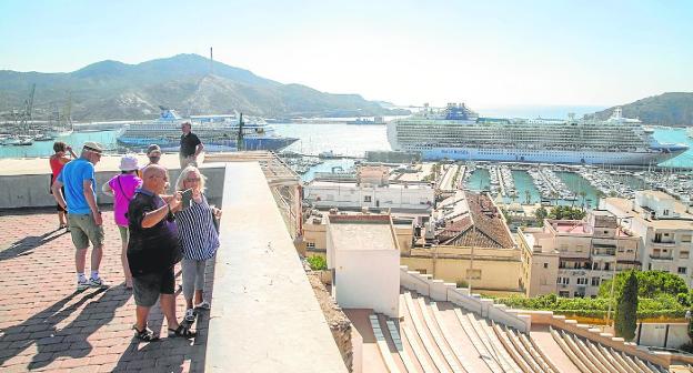 El Puerto de Cartagena cierra la llegada de 162 cruceros con más de 200.000 turistas para el año que viene