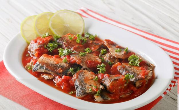 Sardinas en conseva entomatadas