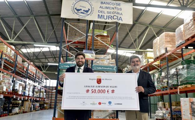 Miras entrega al Banco de Alimentos 50.000 euros recaudados en el concierto por el 40 aniversario del Estatuto de Autonomía