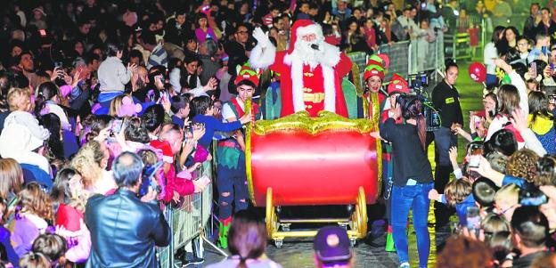 Papá Noel llega a Belluga en trineo