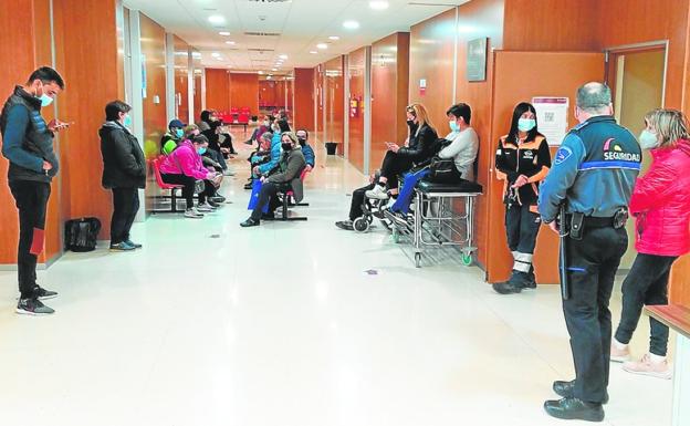 Los retrasos en las citas médicas del centro de salud superan los 15 días en Mula