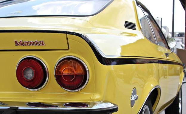 Sin ITV ni etiqueta de la DGT: los coches que podrán circular sin restricciones en 2023