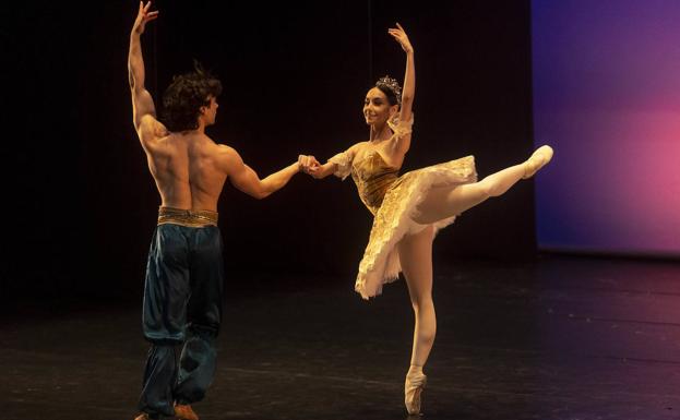 Belleza sin límite en la gran gala de Navidad 'Estrellas de la Danza'