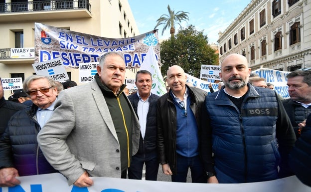 Los regantes denuncian la «cacicada» de la ministra para cercenar el Trasvase