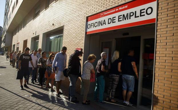 La Región de Murcia cierra 2022 con una bajada del paro del 2,6%, pero lejos de la caída en España