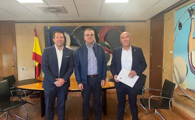 El Consejo Superior de Deportes promete ayudar a la creación de una pista de atletismo en Mula