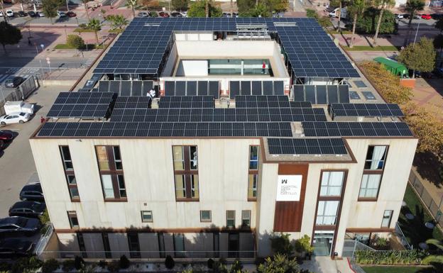 El Hospital Mesa del Castillo pone en marcha su planta de energía solar