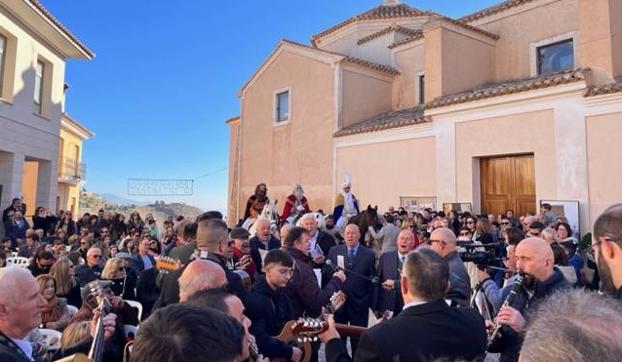 El Auto de Reyes de Aledo regresa tras la pandemia con 'bombas' para Putin