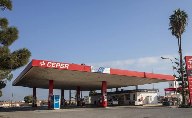 Roban a punta de pistola en una gasolinera de Balsicas