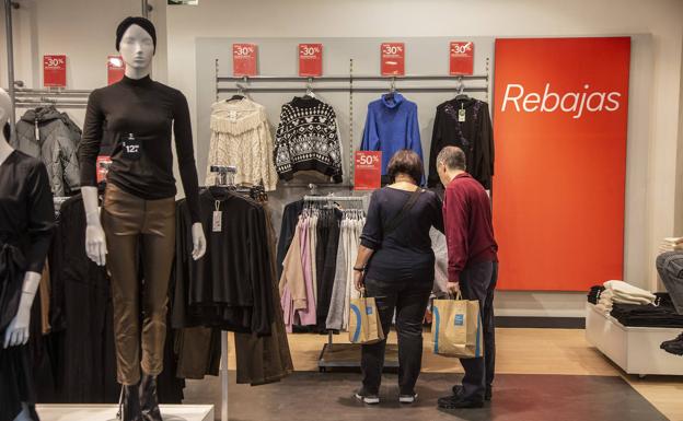 Los contratos por la campaña de rebajas se desplomarán casi un 25% en la Región de Murcia con respecto al año pasado