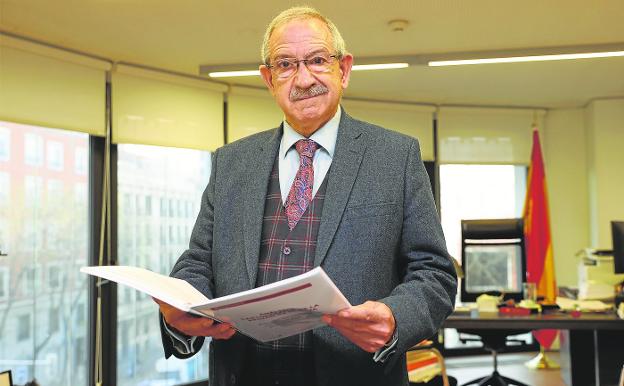 The coordinating prosecutor for the Environment and Urban Planning, Antonio Noguera, photographed last week in Madrid in his office. 