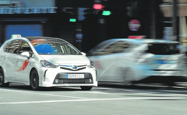 La Región de Murcia está en el furgón de cola de España en autorizaciones para taxis y VTC