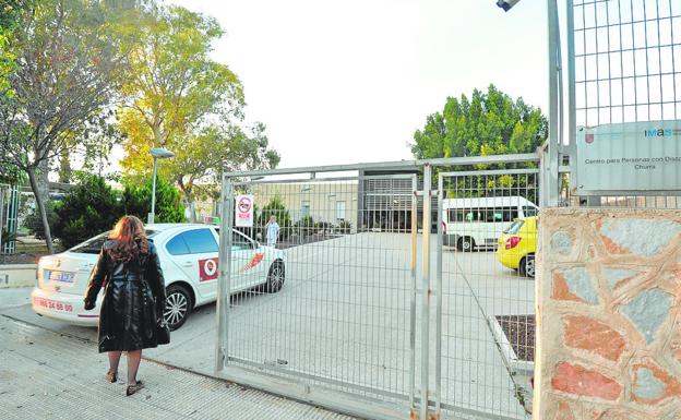 Los padres salen en defensa del director del centro ocupacional de Churra