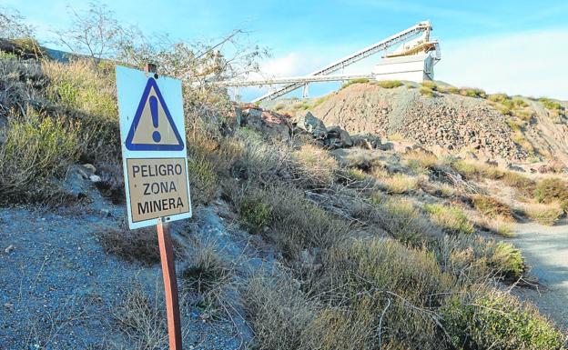 Los espeleólogos avisan de la falta de señalización y sellado de minas y pozos de Lorca