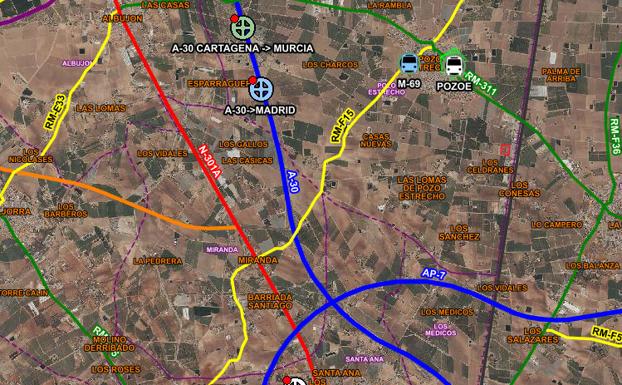 Un accidente entre un camión y cinco vehículos en Pozo Estrecho se salda con tres heridos