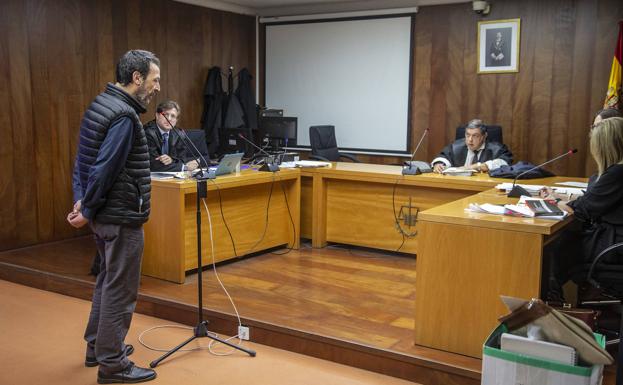 Tres años de prisión al director de una web de Cartagena por vejar a la víctima de 'La Manada'