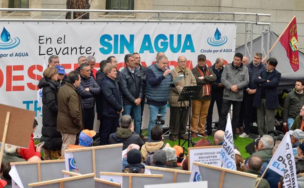 Representatives of the agrarian organizations during the reading of the manifesto in the protest in Madrid, this Wednesday.