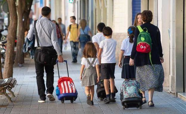 ¿Puedo cobrar la ayuda de 100 euros por hijo si percibo el complemento a la infancia?