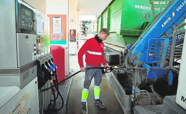 «La mitad de los comerciales y taxistas se quedan fuera del descuento de 20 céntimos»