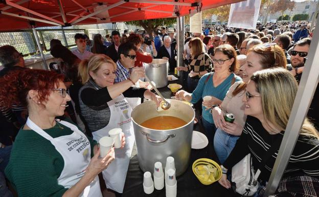 La fiesta de las pelotas de Patiño vuelve a encandilar a vecinos y visitantes