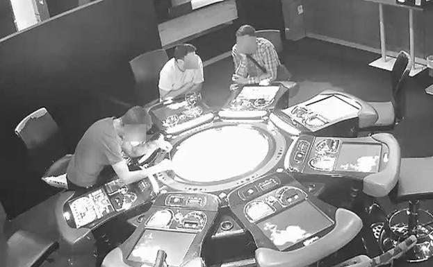 Siete detenidos por ganar 50.000 euros manipulando la ruleta de un salón de juegos de Águilas