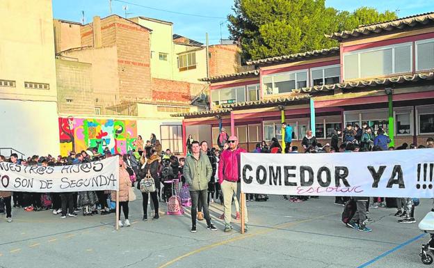 Los padres del colegio Artero de Bullas redoblarán las movilizaciones para exigir un comedor