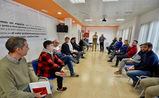 'Quedada' entre 13 emprendedores en el Centro de Iniciativas Municipales de Murcia para compartir sus proyectos