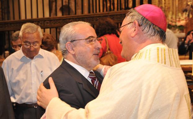 El obispo Lorca Planes llora la pérdida de José Luis Mendoza, «un hombre incansable y generoso»