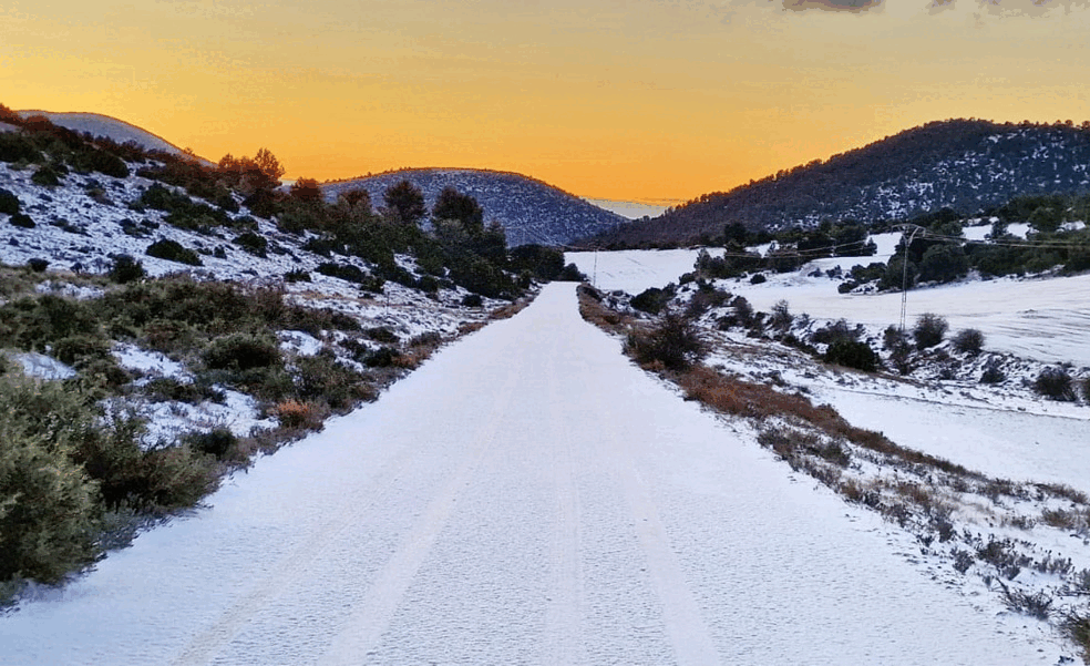 La borrasca 'Fien' y una masa de aire ártico dejan la primera nevada del invierno en la Región de Murcia