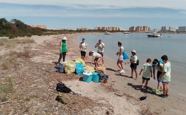 Anse retira 900 kilos de 'basuraleza' marina entre Cabo de Palos y Motril