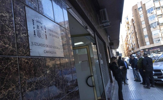 El comité de empresa del Puerto de Cartagena cree que hay indicios para que la presidenta «dimita»