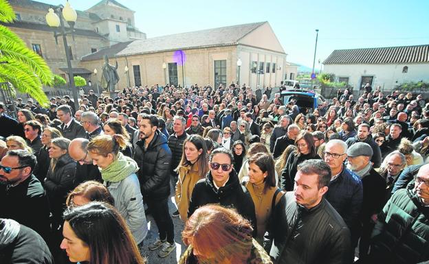 Tres días de luto oficial y banderas a media asta