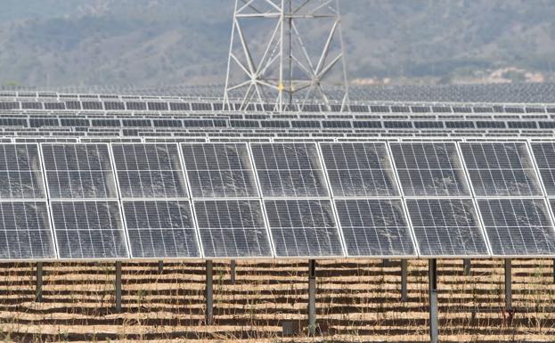 La Consejería de Medio Ambiente da el visto bueno a trece plantas de energía fotovoltaica