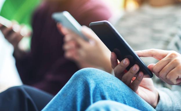 La Policía alerta de que vuelve a circular por WhatsApp la 'estafa del hijo'