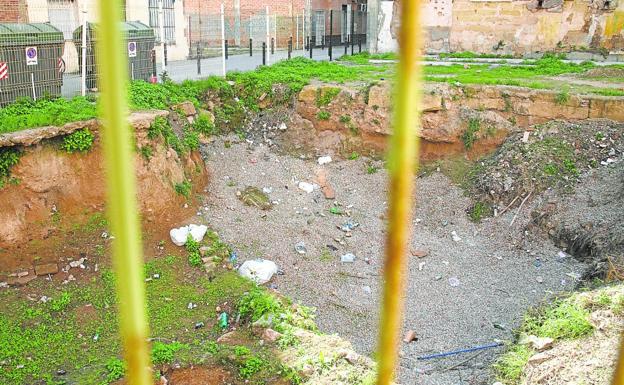 Sanidad gasta más de 159.000 euros en la limpieza de 34 solares privados en Cartagena