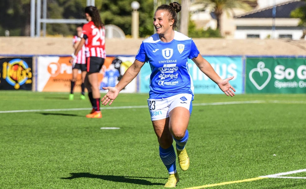 Raquel Pinel, la delantera que pasa del sofá a darle victorias al Alhama