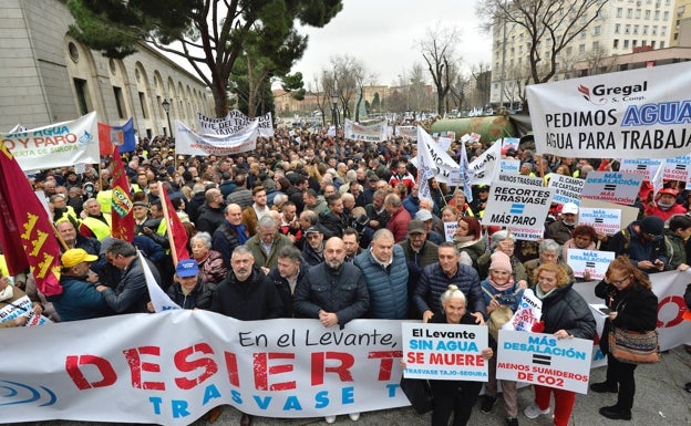 Los regantes piden mañana a Pedro Sánchez que no recorte el Trasvase