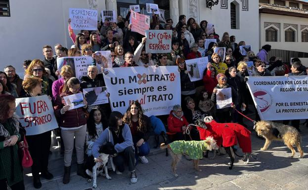 Las protectoras de Cieza vuelven a la carga para pedir «unas instalaciones dignas» en la perrera municipal