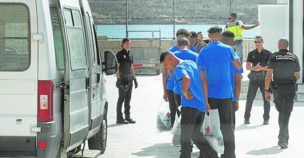 La llegada de inmigrantes en pateras se frena y cae un 38% respecto a 2020