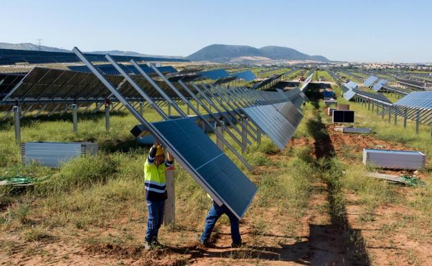 El Ministerio da luz verde a otras dos plantas fotovoltaicas en la cuenca vertiente del Mar Menor