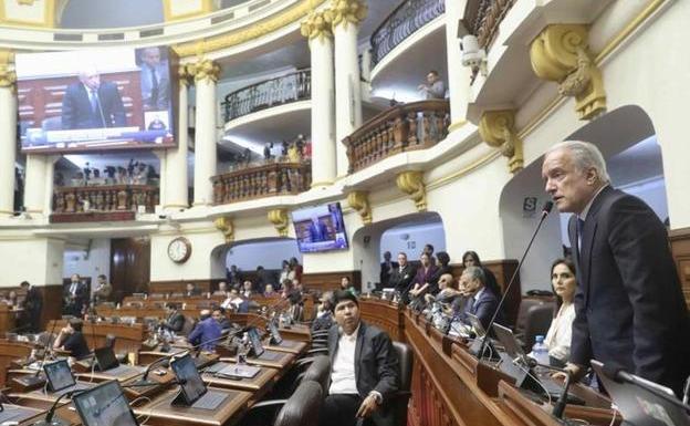 Peruvian parliamentarians debate a possible call for early elections.