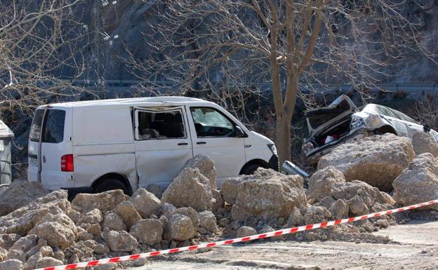 Una familia de la Región de Murcia, herida en Granada tras caerle una ladera de rocas
