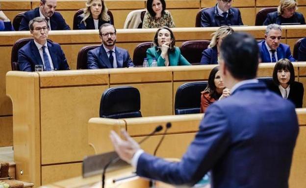 Feijóo acusa a Sánchez de avalar «a sabiendas» el error del 'solo es sí' en un bronco debate